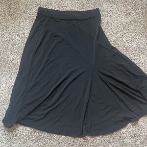 Black travel skirt